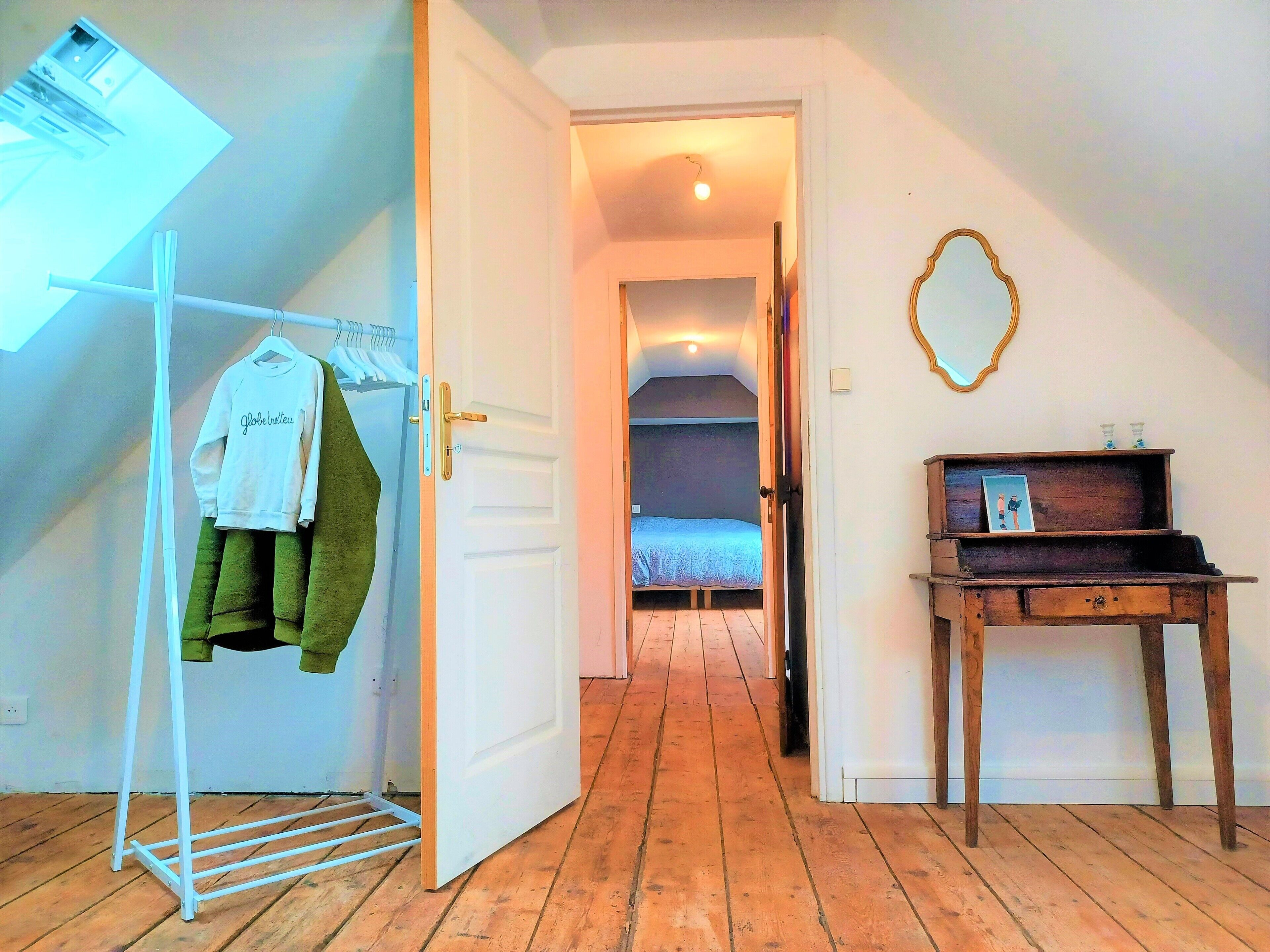 5 Schlafzimmer, Schreibtisch, Bügeleisen/Bügelbrett, Reisekinderbett