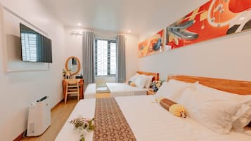 Habitación familiar con 1 cama matrimonial o 2 individuales | Escritorio, espacio para trabajar con laptop y wifi gratis