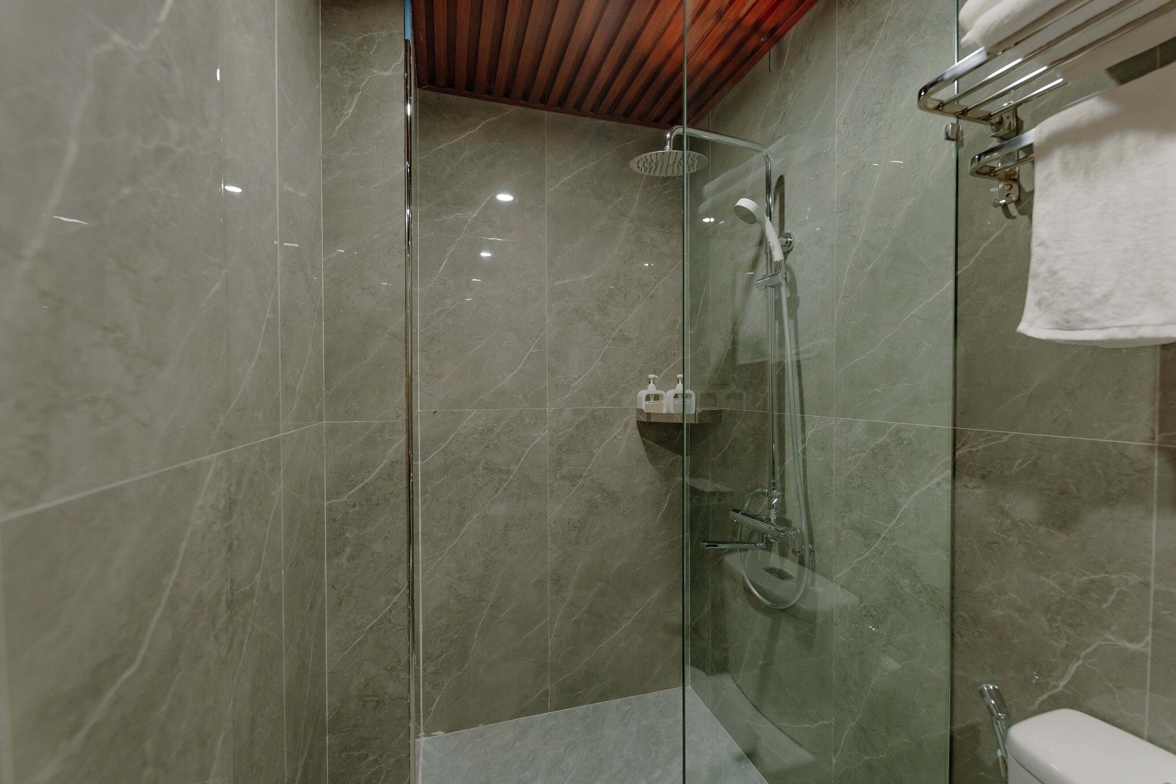 Family Double or Twin Room | Bathroom