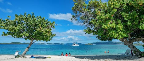 Am Strand, Liegestühle, Strandtücher
