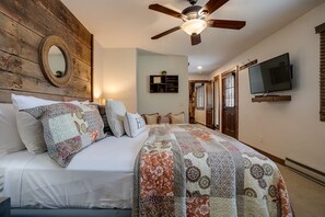 4 bedrooms, iron/ironing board, WiFi, bed sheets