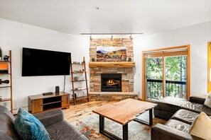 TV, fireplace