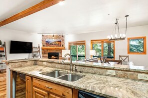 Interior - 3 blocks to Main, Ski or Hike In/Out (Breckenridge)