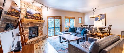 TV, fireplace