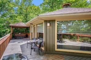 Terrace/patio - epic mtn view •hottub •jacuzzi •free Dollywood tkt (Gatlinburg)