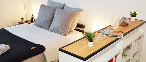 1 chambre, bureau, fer et planche à repasser, Wi-Fi