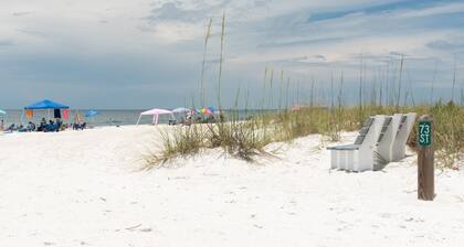 Cute Bungalow 3 properties from Beach. Watch Sunsets from Deck!