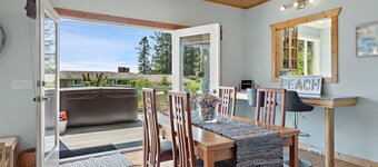 Seashell Cottage w/ Ocean Views, Hot Tub & Game Room: Ideal for Family & Pets