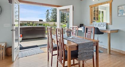 Seashell Cottage w/ Ocean Views, Hot Tub & Game Room: Ideal for Family & Pets