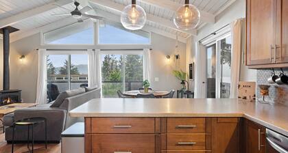 Stylish & Cozy Lakeview Haven Near Lake, Trails & Mt. Baker Skiing