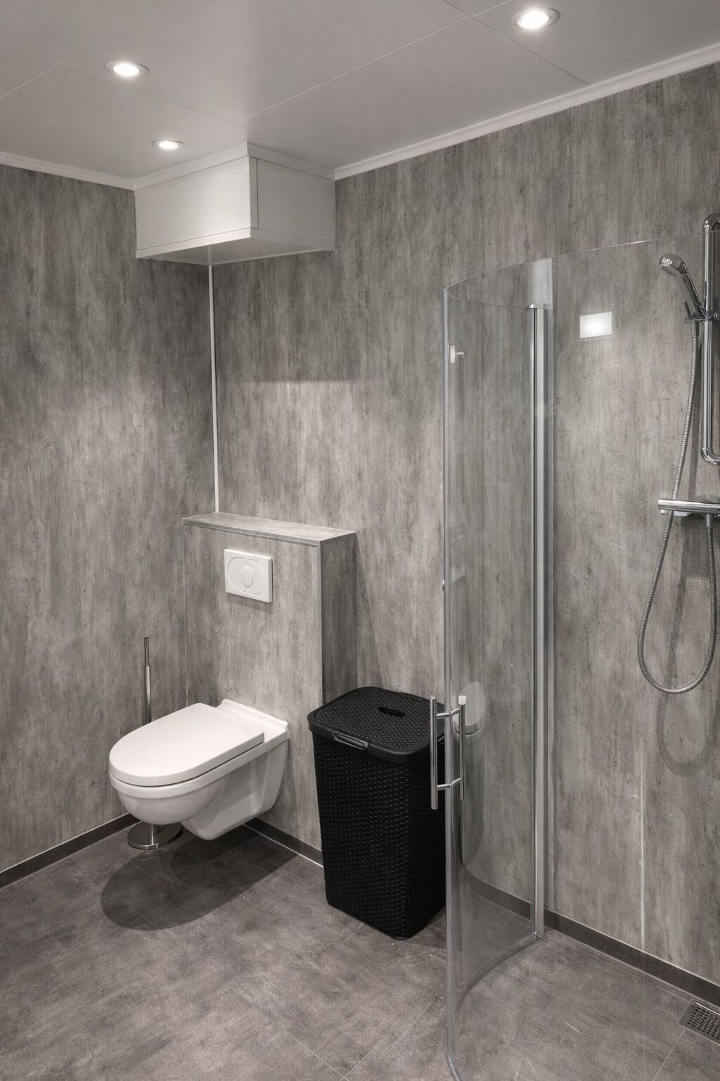 Standard Apartment | Bathroom