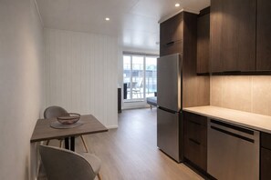 Standard Apartment | Private kitchen | Microwave, cookware/dishes/utensils