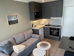 Leilighet – basic | Eget kjøkken | Mikrobølgeovn og kjøkkenutstyr