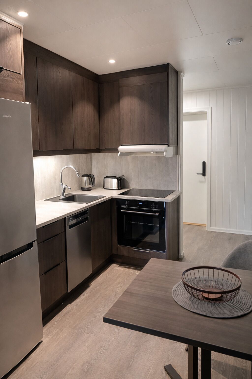 Standard Apartment | Private kitchen | Microwave, cookware/dishes/utensils