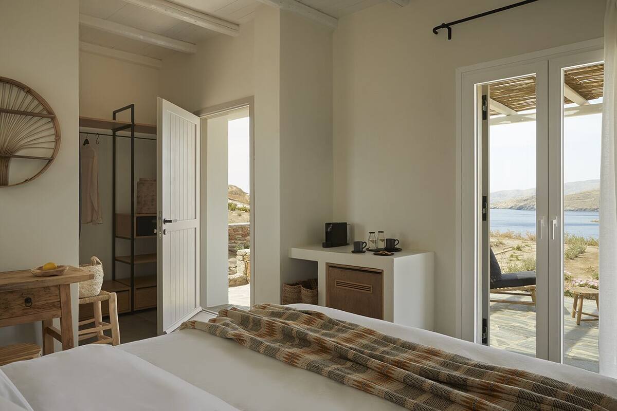 2 bedrooms, premium bedding, soundproofing, free WiFi