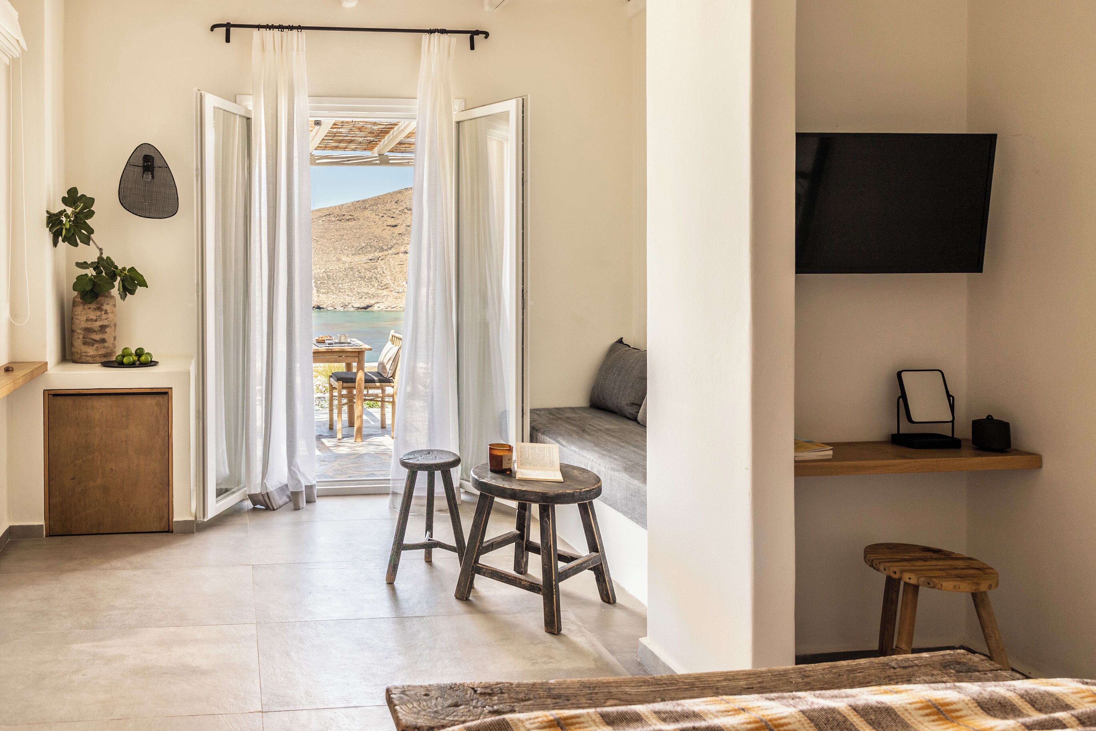 Deluxe Suite | Premium bedding, soundproofing, free WiFi, bed sheets