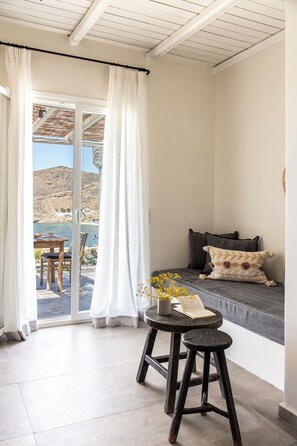 Deluxe Suite | Premium bedding, soundproofing, free WiFi, bed sheets - Stimata (Kithnos)