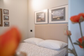 1 chambre, bureau, fer et planche à repasser, Wi-Fi
