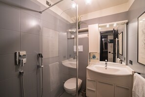 淋浴設備、風筒、坐浴桶、提供毛巾