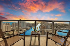 Property grounds - Upper Apartment: Pool + Gym + Amazing view (Hallandale Beach)