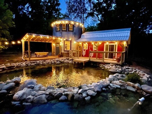 Unique OASIS - Silo Barn - Swim Pond- 5 Miles Trails - Farm Animals - Waterfall