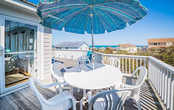 Outdoor dining - Shorehaven Too - Duck, Carolina Dunes, Ocean View, 220 Yds to Beach, Rec Room, Foosball (Duck)