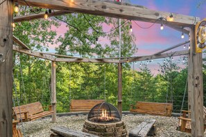 Property grounds - Mountain Log Cabin-Private Dock-Fire-Pit-Amazing View-Hot Tub-Game Room-Sauna! (Dandridge)