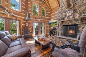 Smart TV, fireplace, video games, DVD player - Mountain Log Cabin-Private Dock-Fire-Pit-Amazing View-Hot Tub-Game Room-Sauna! (Dandridge)