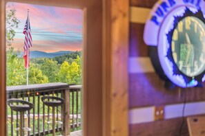 Interior - Mountain Log Cabin-Private Dock-Fire-Pit-Amazing View-Hot Tub-Game Room-Sauna! (Dandridge)