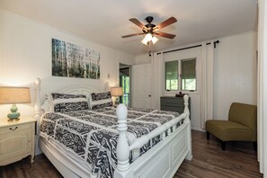 2 室のベッドルーム、アイロン / アイロン台、WiFi、ベッドシーツ