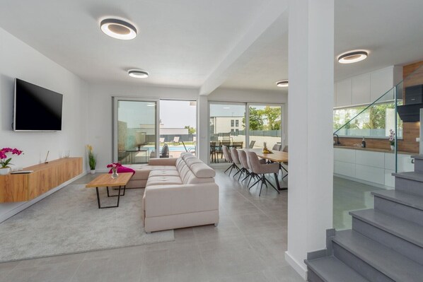 TV, stereo - Villa Melia - a cozy villa with 4 bedrooms and private pool (Kanfanar)