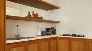 Private kitchen - Villa Moana Canggu by Villa Finder (Canggu)