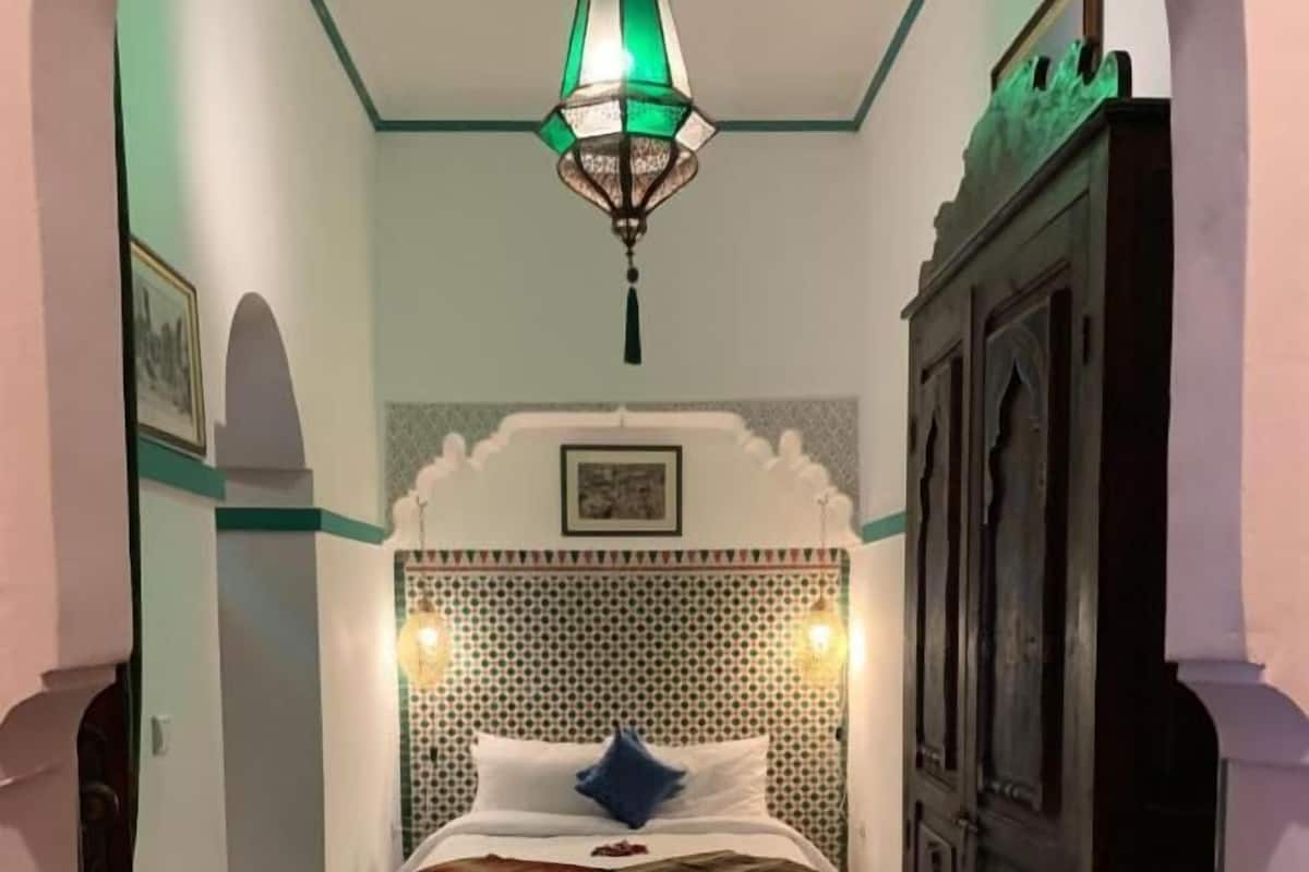 1 habitación, tabla de planchar con plancha y wifi gratis