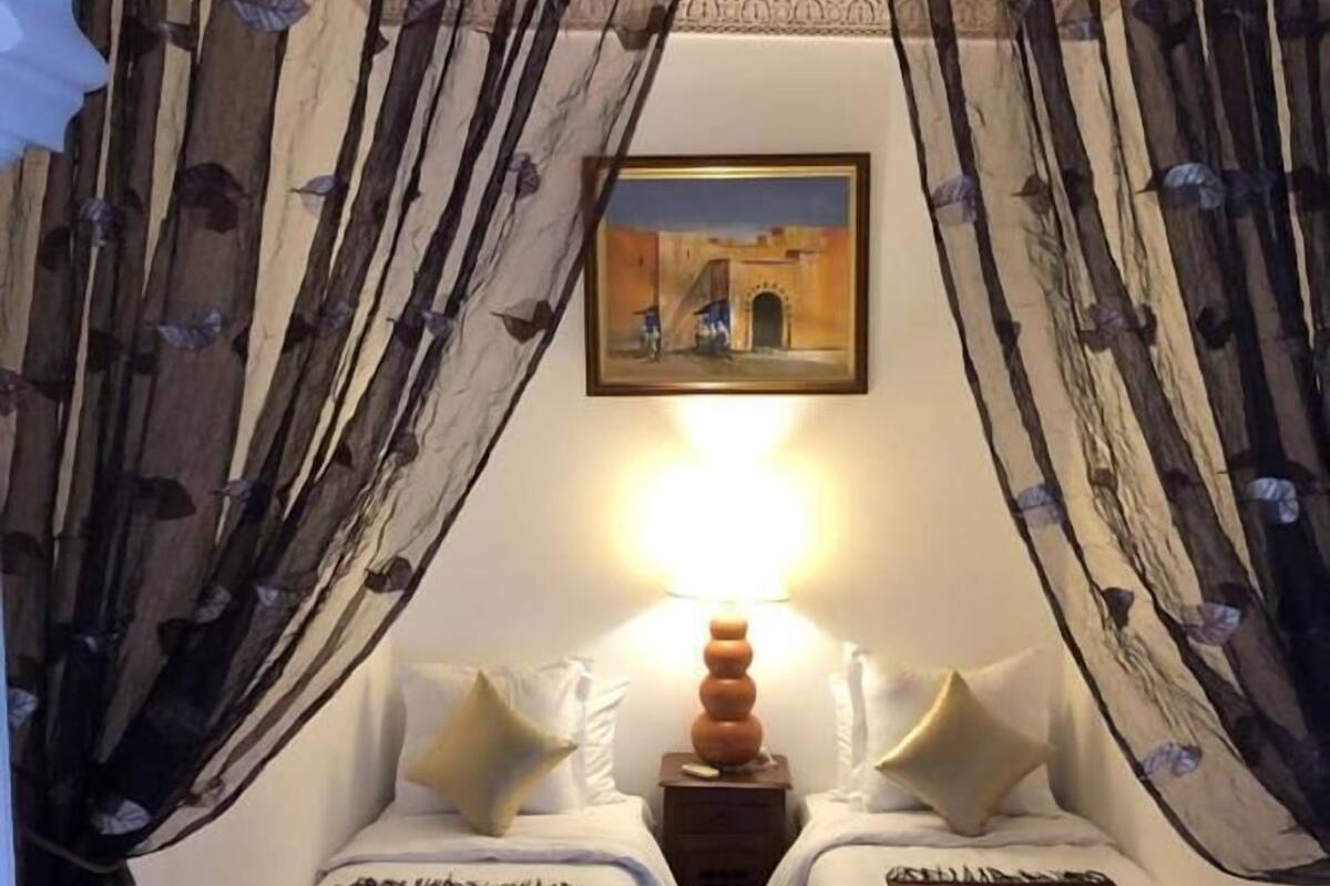 Ishtar | Iron/ironing board (on request), WiFi (free)
