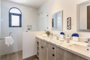 Shower, hair dryer, towels, soap - Casa Marimar | Mavila Resort Rental Cabo (Cabo San Lucas)
