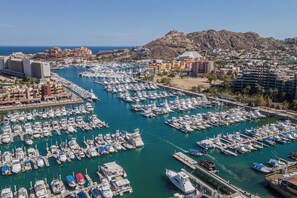 Marina - Groups Favorite @ Cabo Marina | Walk to Bars, Beach & More (Cabo San Lucas)