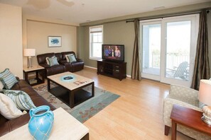 Televisión y oficina 