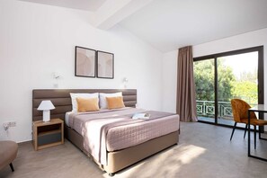 4 bedrooms, iron/ironing board, travel crib, free WiFi - Cocoon Ocean Luxury Villa by Nomads (Peyia)