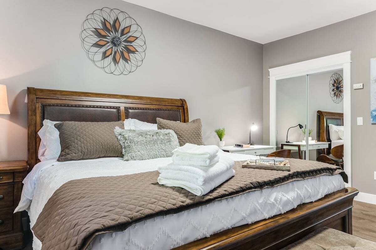 2 bedrooms, travel cot, free WiFi, bed sheets