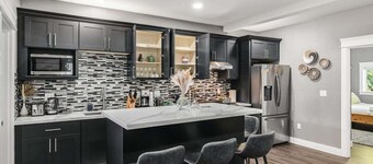 Perch - Sammamish Cottage: Fully remodeled 2 bedrooms suite w/yard