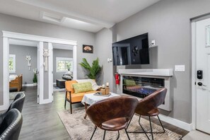 Interior - Perch - Sammamish Cottage: Fully remodeled 2 bedrooms suite w/yard (Sammamish)