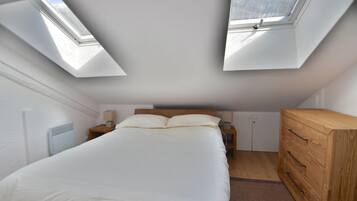 3 bedrooms, travel crib, WiFi, bed sheets