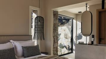 Elegant Two Bedroom Villa with Indoor Jacuzzi | Brankas dan didekorasi berbeda-beda