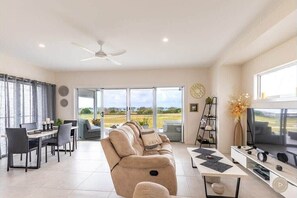 Téléviseur, bureau