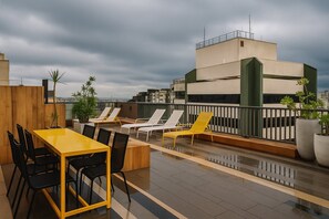 Outdoor dining - Elegance Suítes Vergueiro (São Paulo)