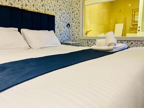Comfort Double Room, 1 Queen Bed, Bathtub, Garden View | In-room safe, individually decorated, desk, free WiFi - The Red Farm Relais & Spa (Iklin)