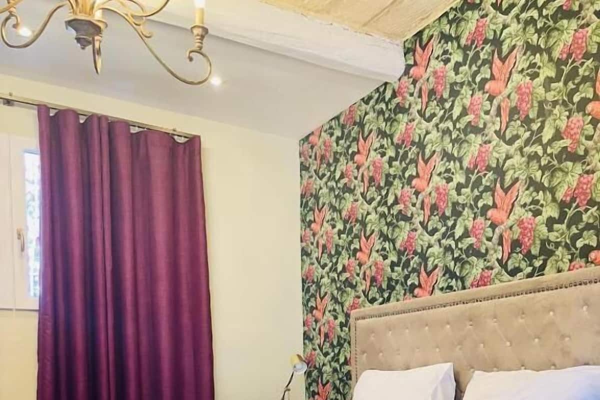 Superior Double Room, 1 Queen Bed, Bathtub, Garden View