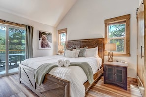 4 habitaciones, tabla de planchar con plancha, cuna de viaje y wifi