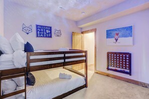 4 chambres, fer et planche à repasser, lit parapluie, Wi-Fi