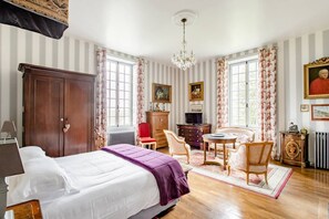 Dobbeltrom – deluxe | Individuelt dekorert, individuelt innredet og skrivebord